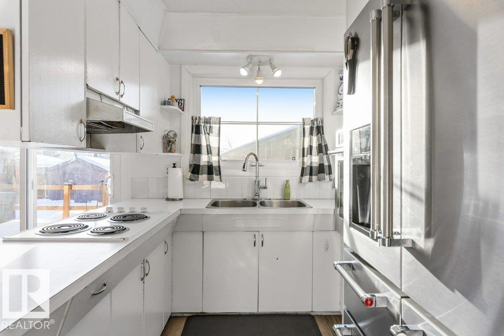 36 SUNSET BLVD, St. Albert