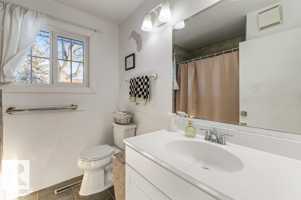 36 SUNSET BLVD, St. Albert