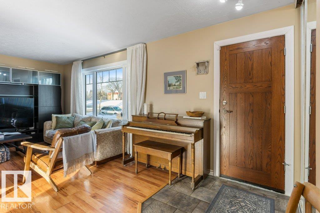 36 SUNSET BLVD, St. Albert