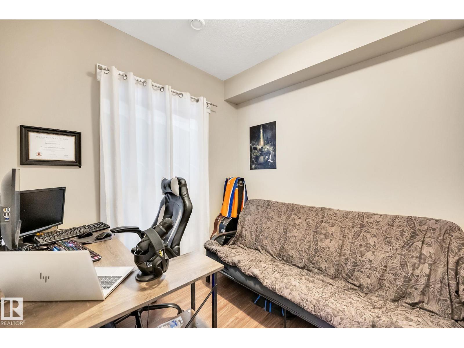 #109 10518 113 ST NW - 11