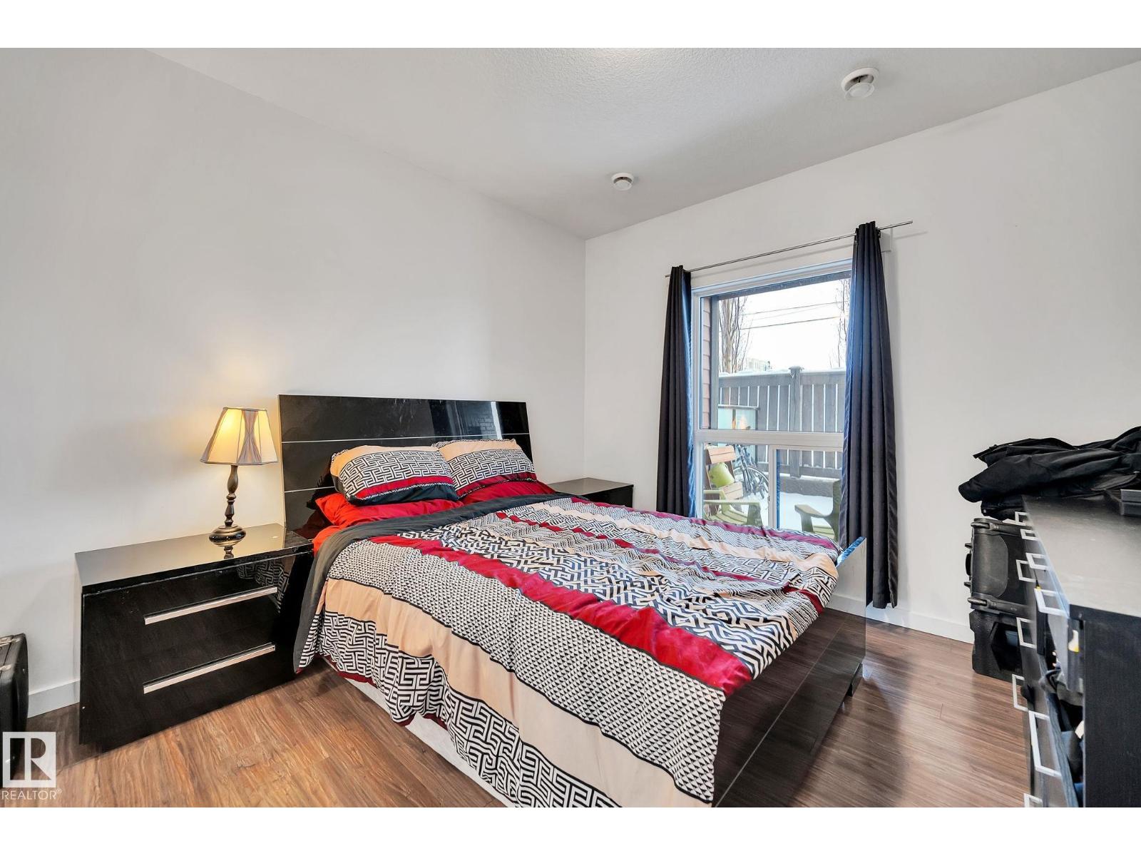 #109 10518 113 ST NW - 14