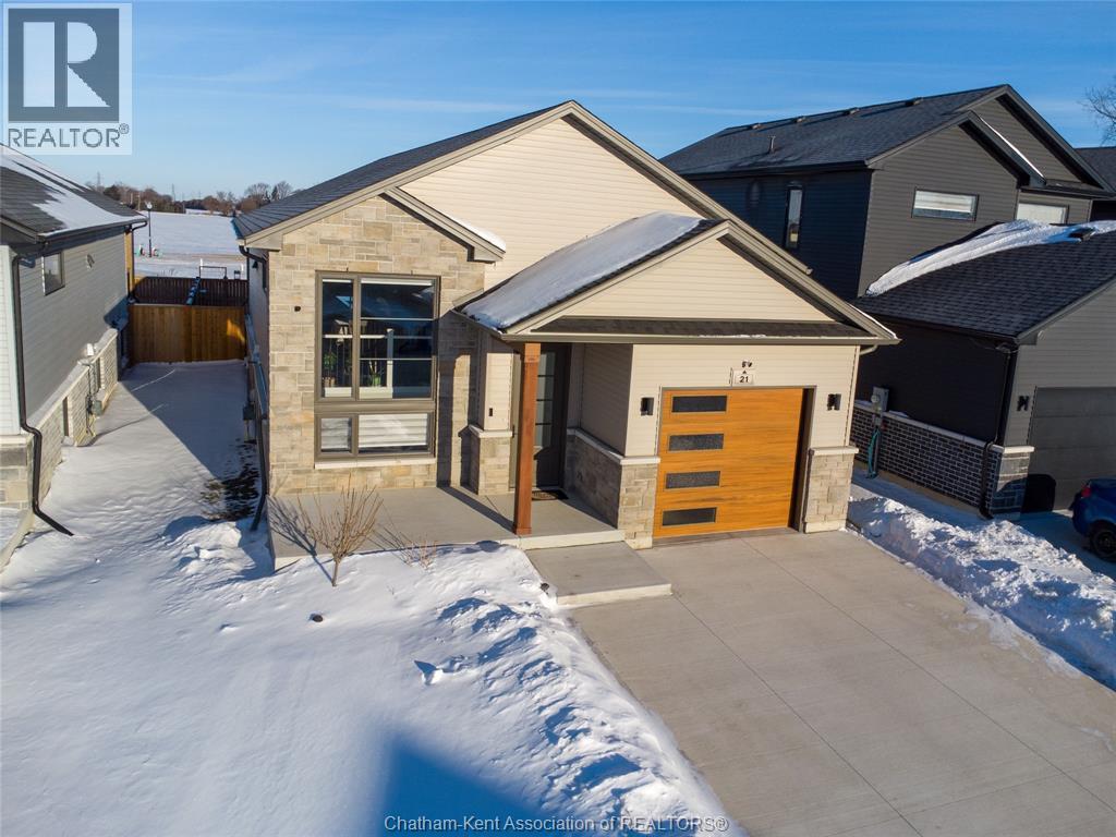 21 BAFFIN WAY - 2