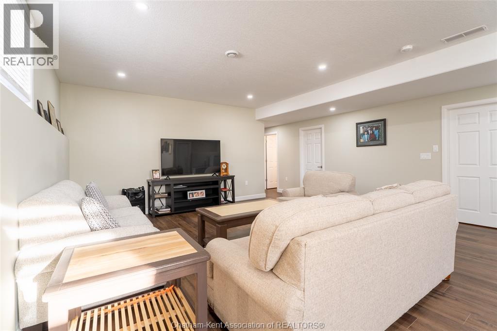 21 BAFFIN WAY - 34
