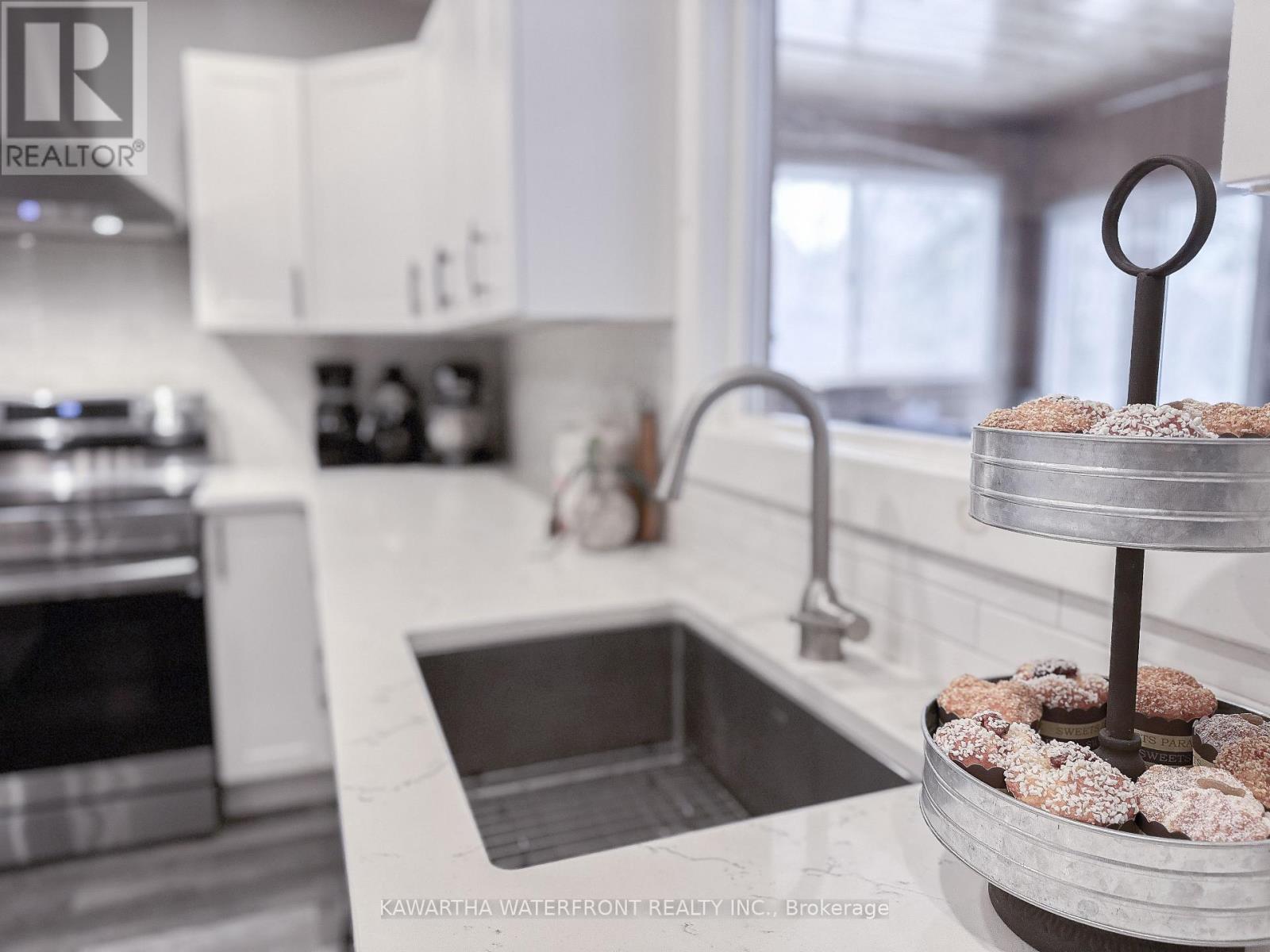 Single Family House Raised bungalow for Sale in  ENGLISH CIRCLE Highlands East (Glamorgan) 