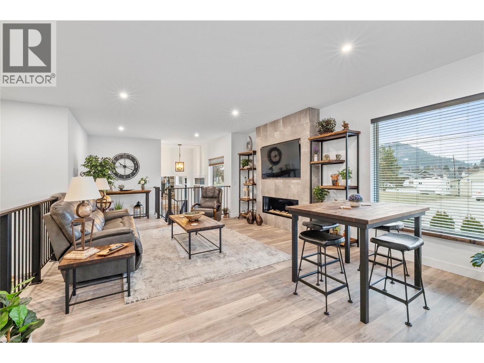 714 Lake Court - 5