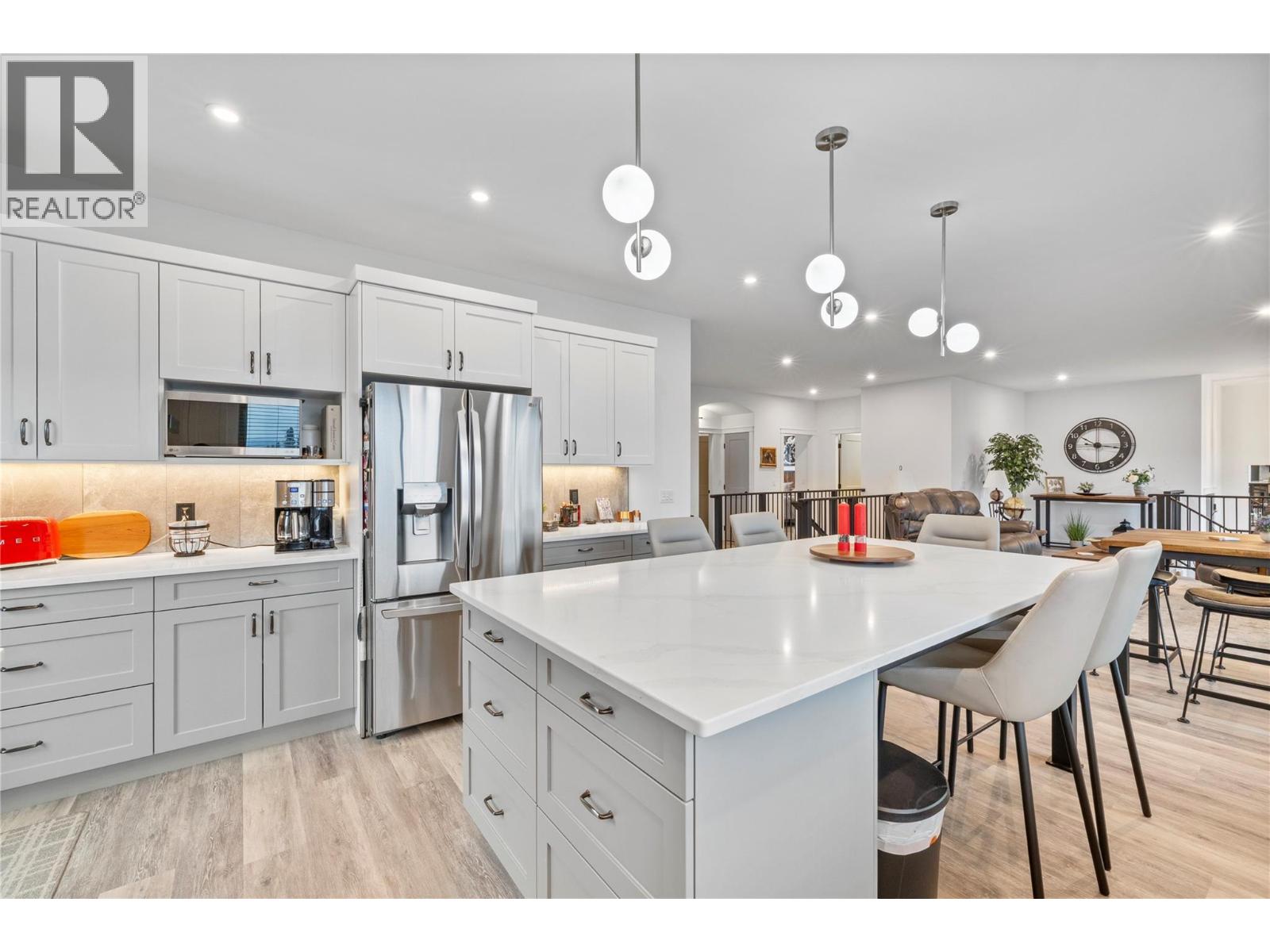 714 Lake Court, West Kelowna