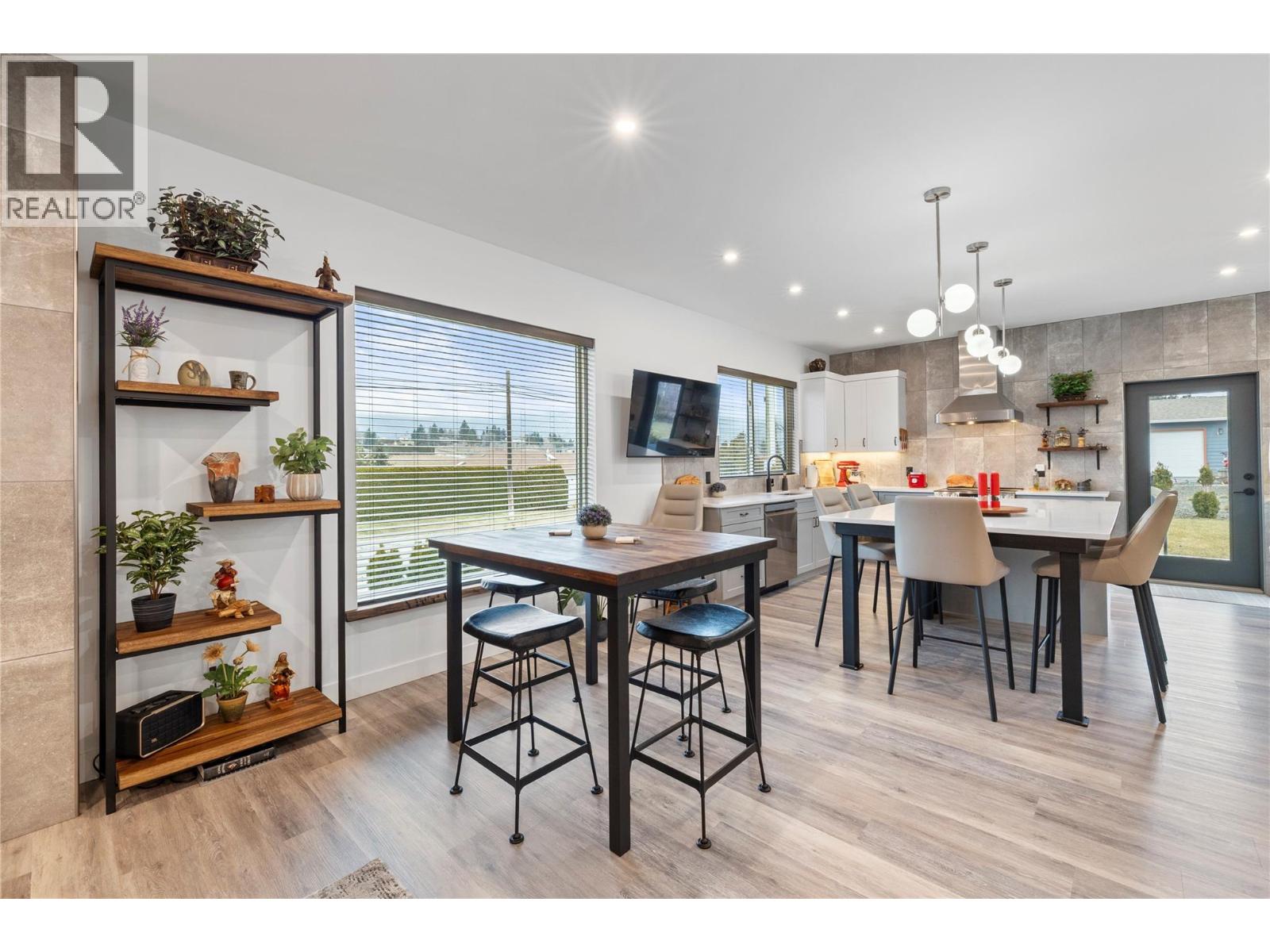 714 Lake Court - 4