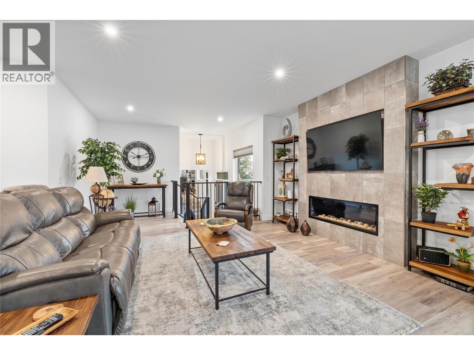 714 Lake Court - 3