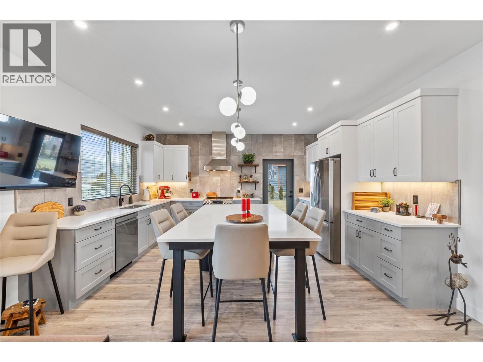 714 Lake Court, West Kelowna