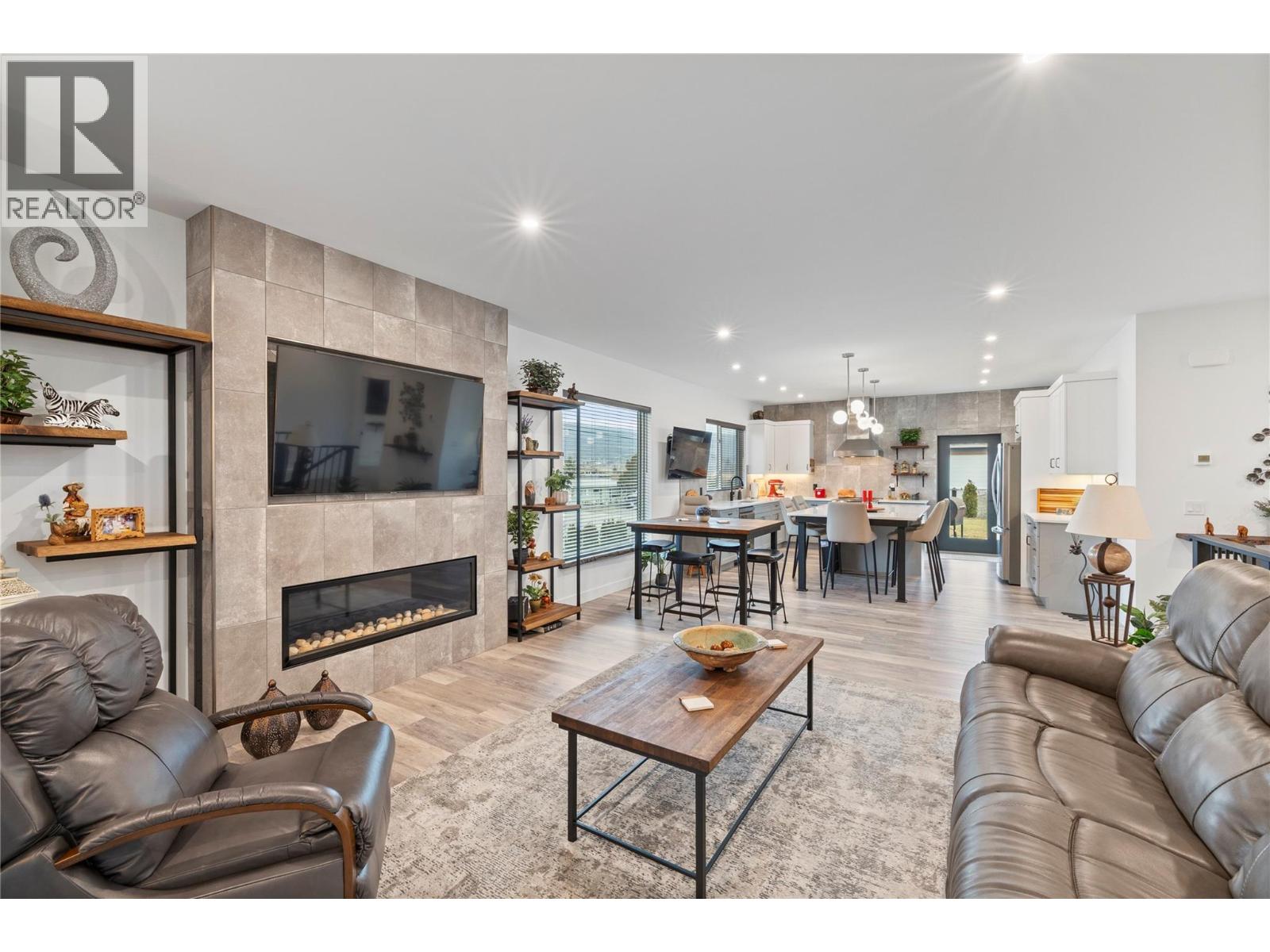 714 Lake Court, West Kelowna