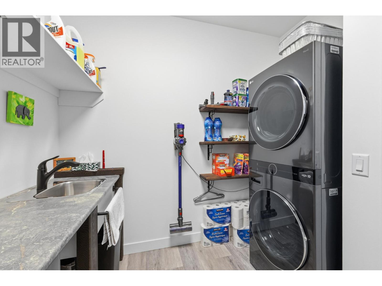 714 Lake Court, West Kelowna