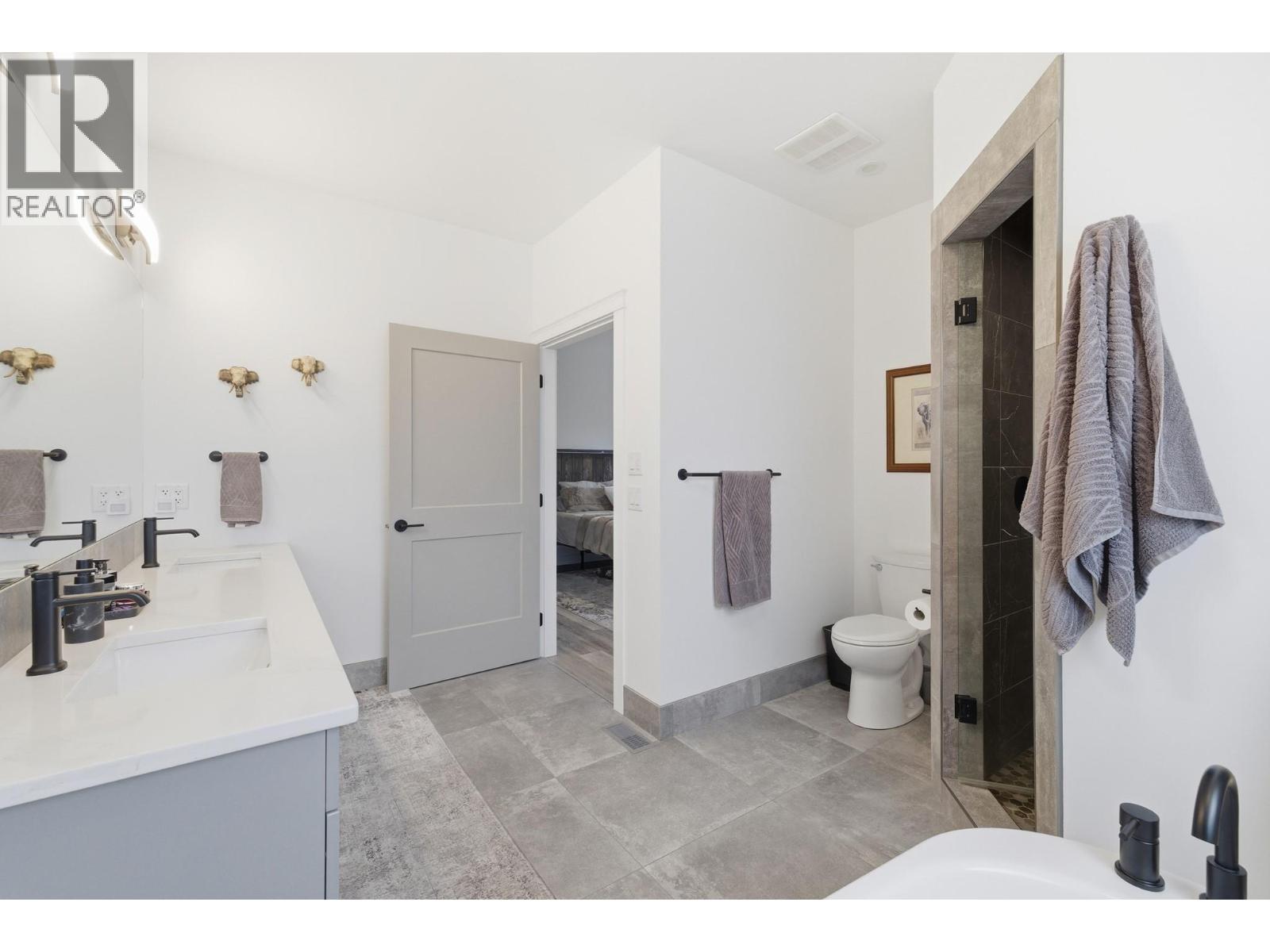 714 Lake Court, West Kelowna