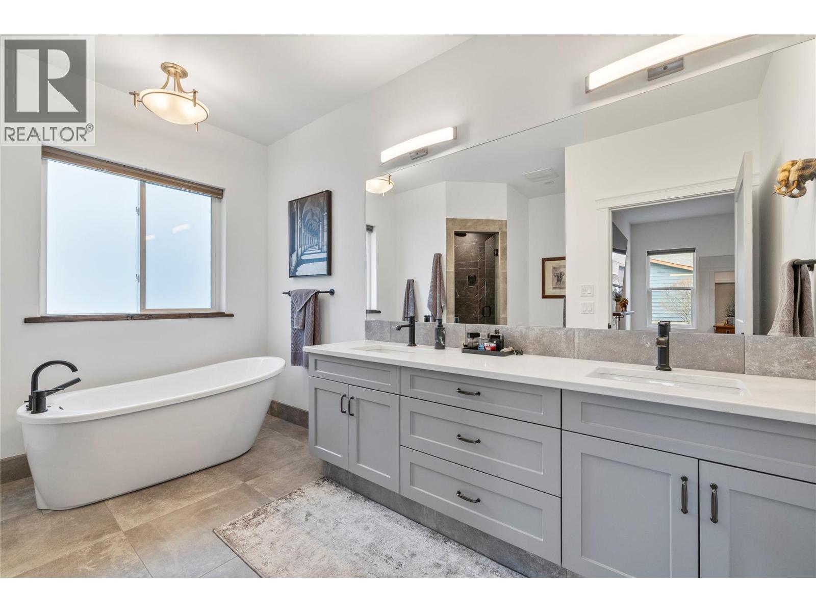 714 Lake Court, West Kelowna