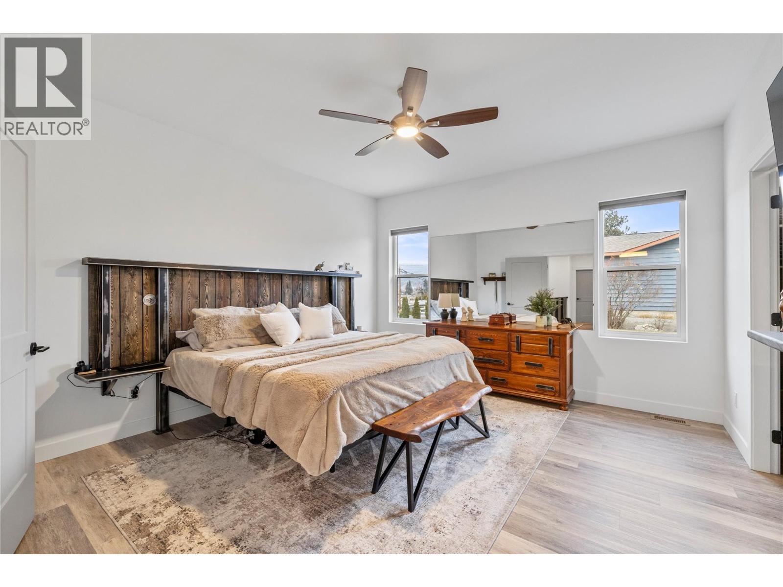 714 Lake Court, West Kelowna