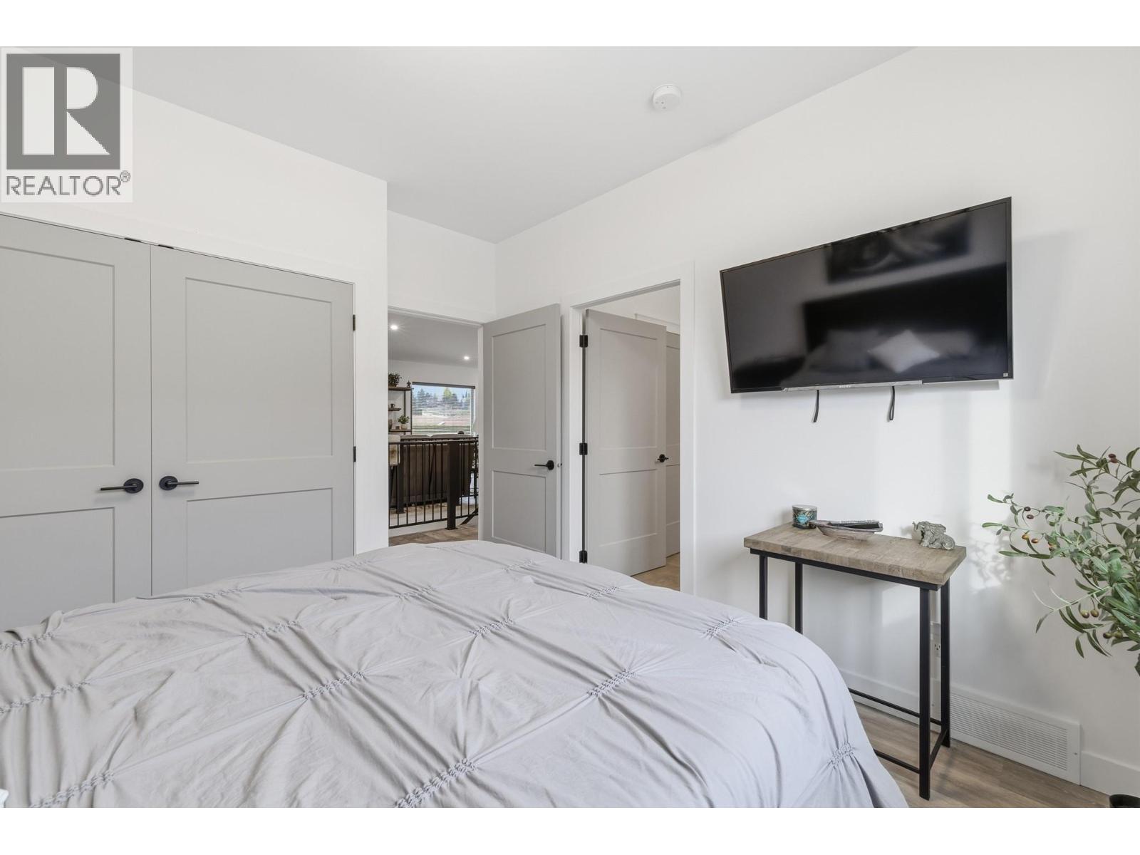 714 Lake Court, West Kelowna