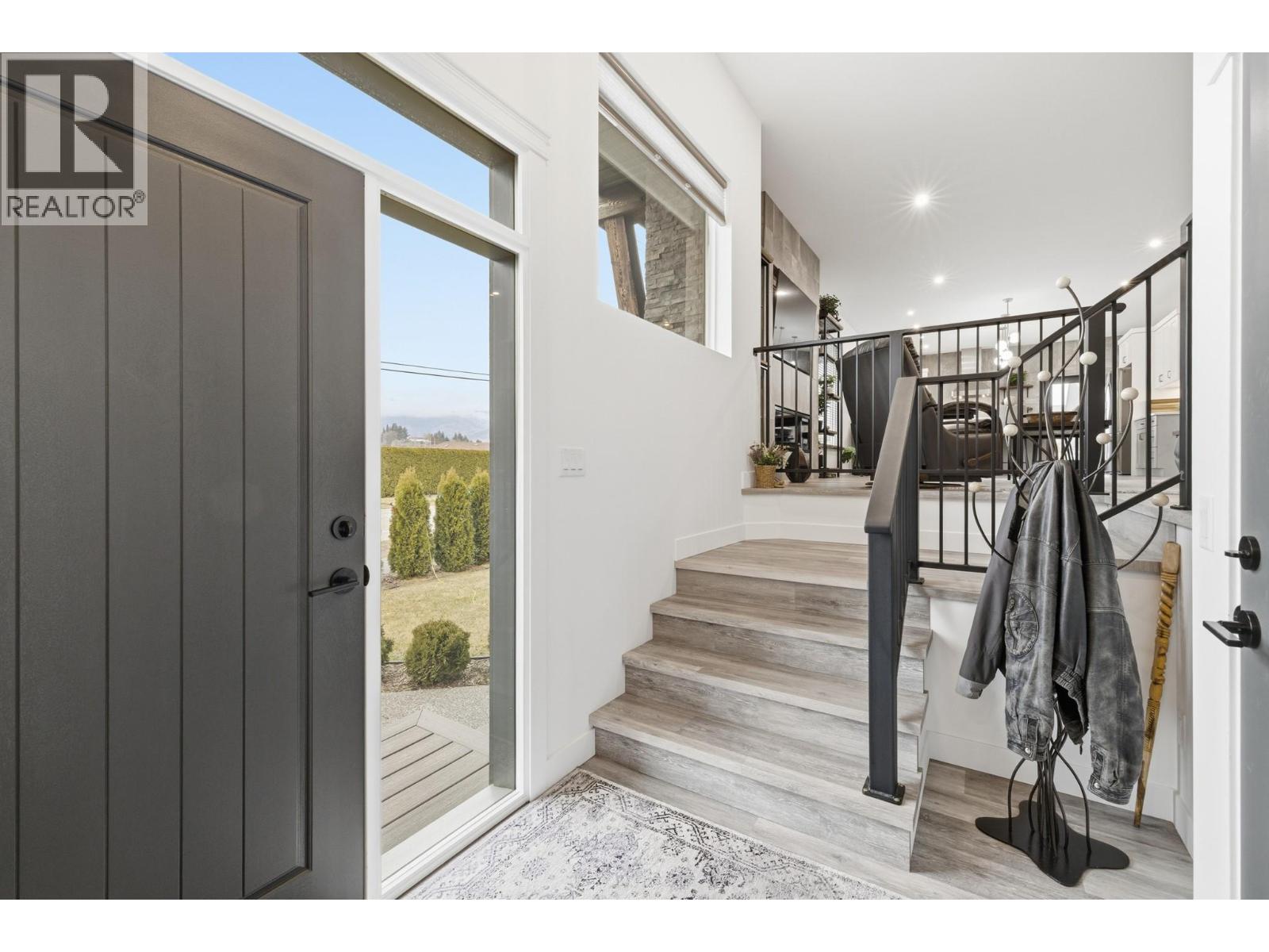 714 Lake Court, West Kelowna