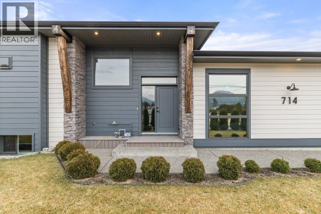 714 Lake Court, West Kelowna