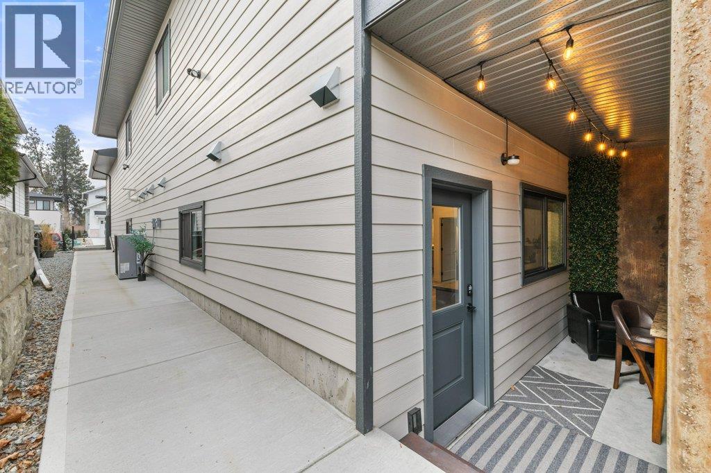 714 Lake Court, West Kelowna