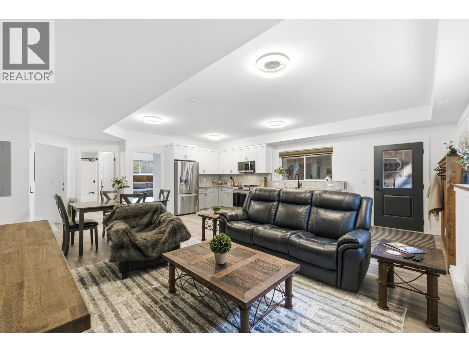 714 Lake Court, West Kelowna