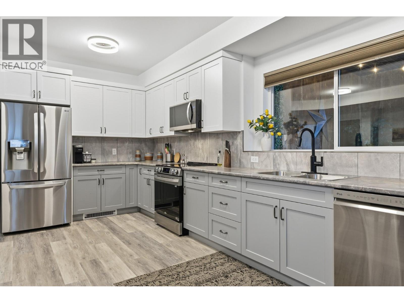 714 Lake Court, West Kelowna