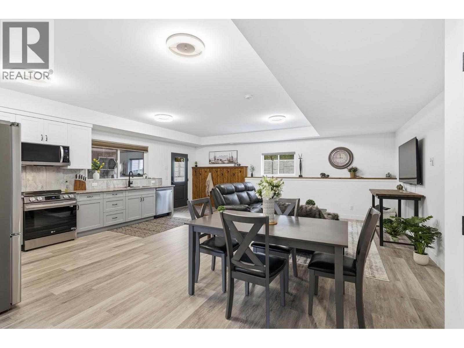 714 Lake Court, West Kelowna
