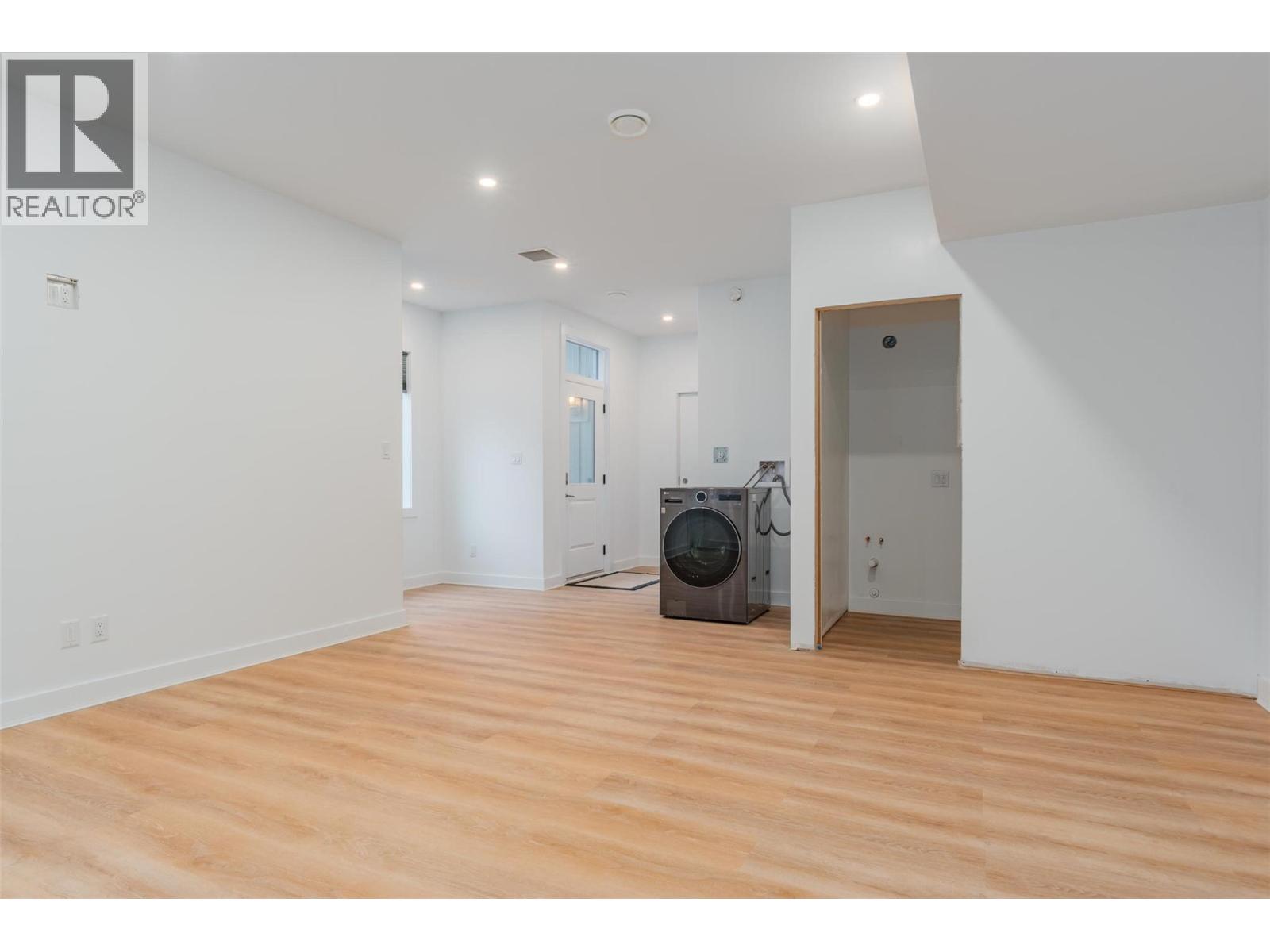 2690 Monte Christo Street, Rossland