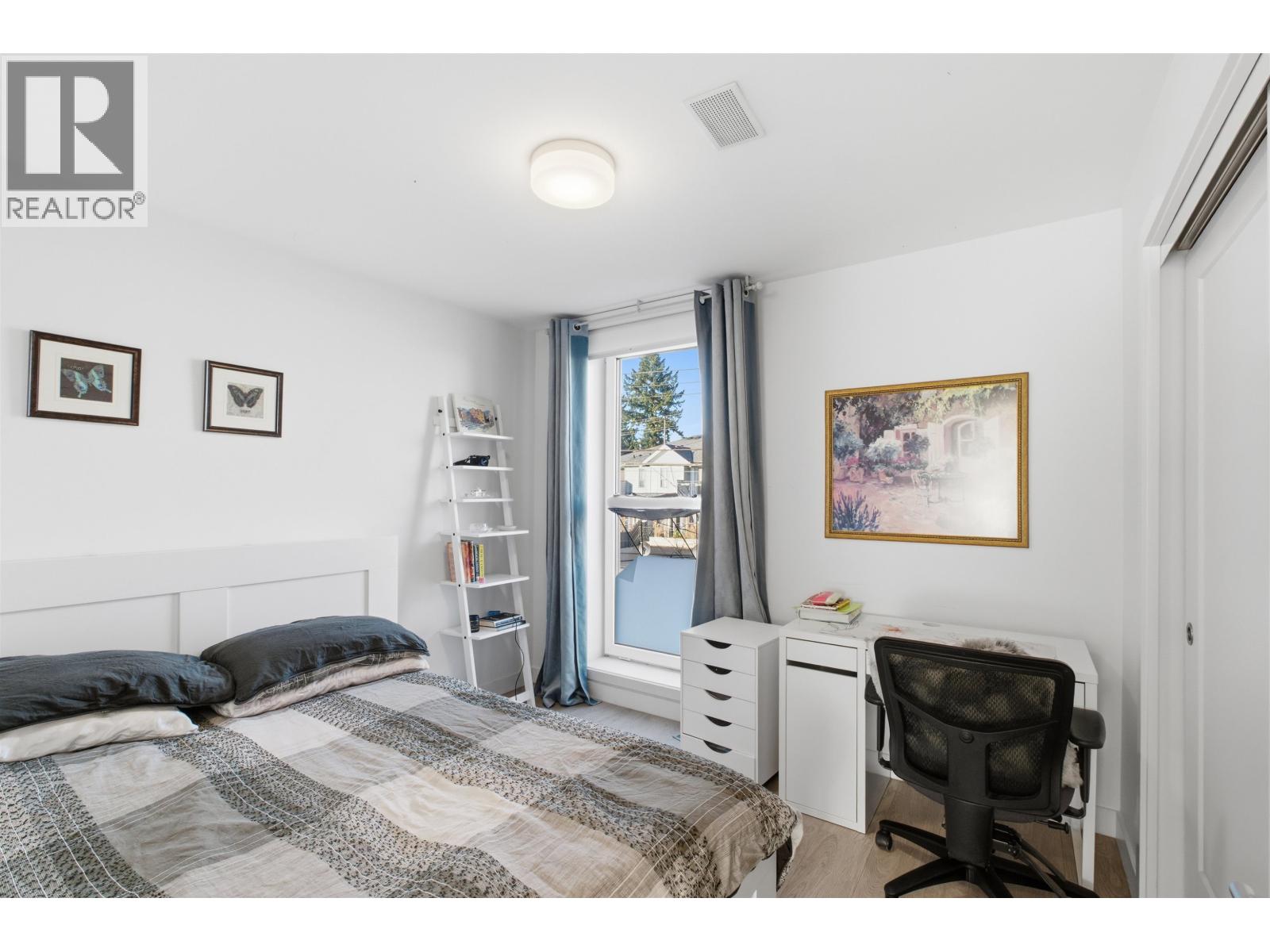 33 720 E 3RD STREET, North Vancouver