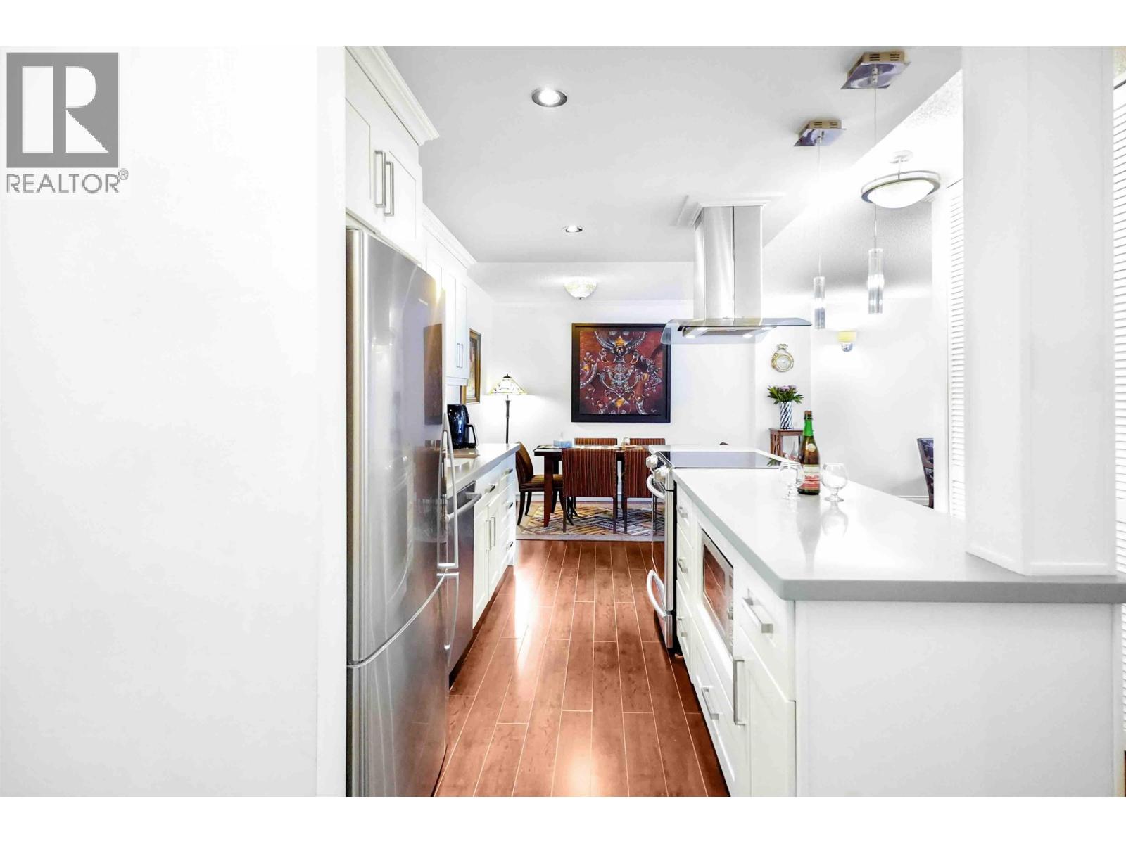 306 2020 FULLERTON AVENUE, North Vancouver