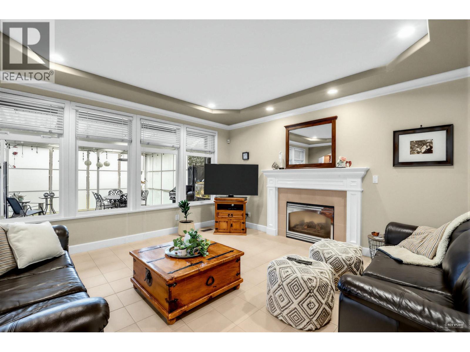 2244 EDGEMONT Boulevard - photo 2