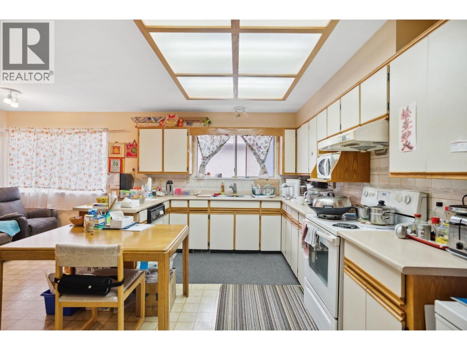 612 E 3RD STREET, North Vancouver