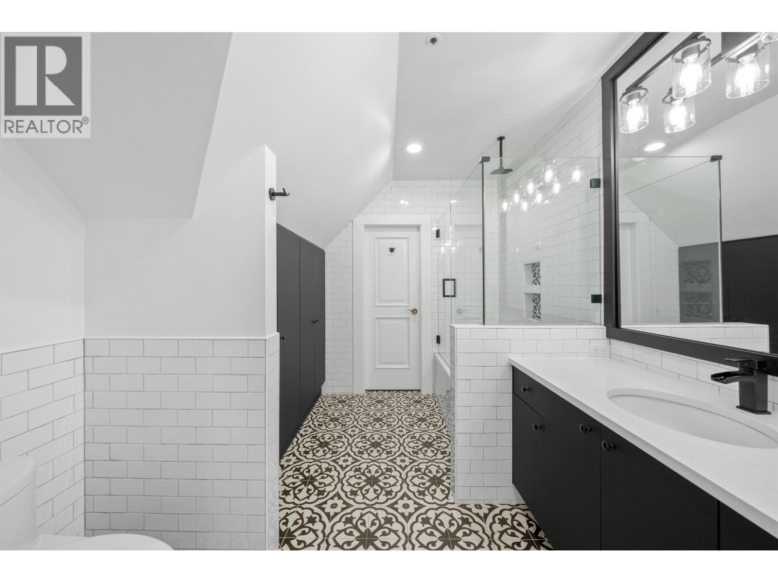 1323 THE CRESCENT, Vancouver