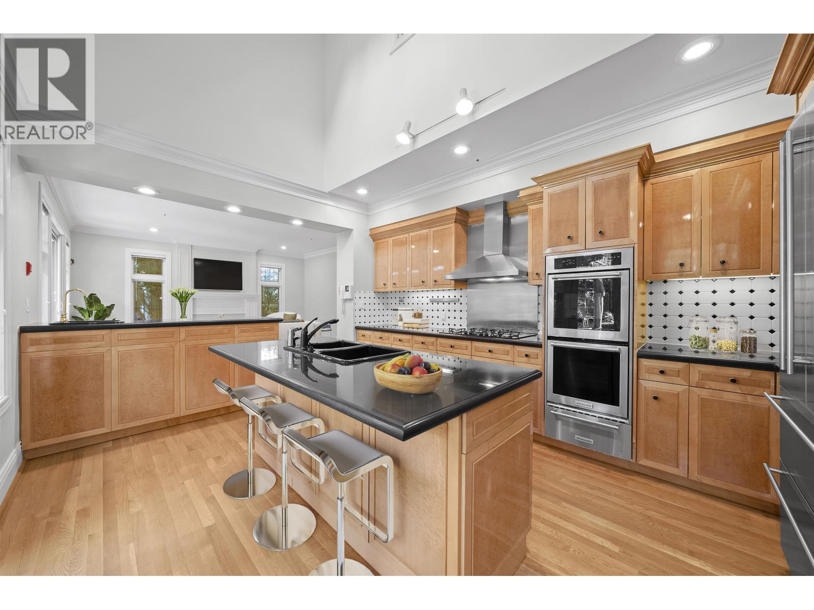 1323 THE CRESCENT, Vancouver