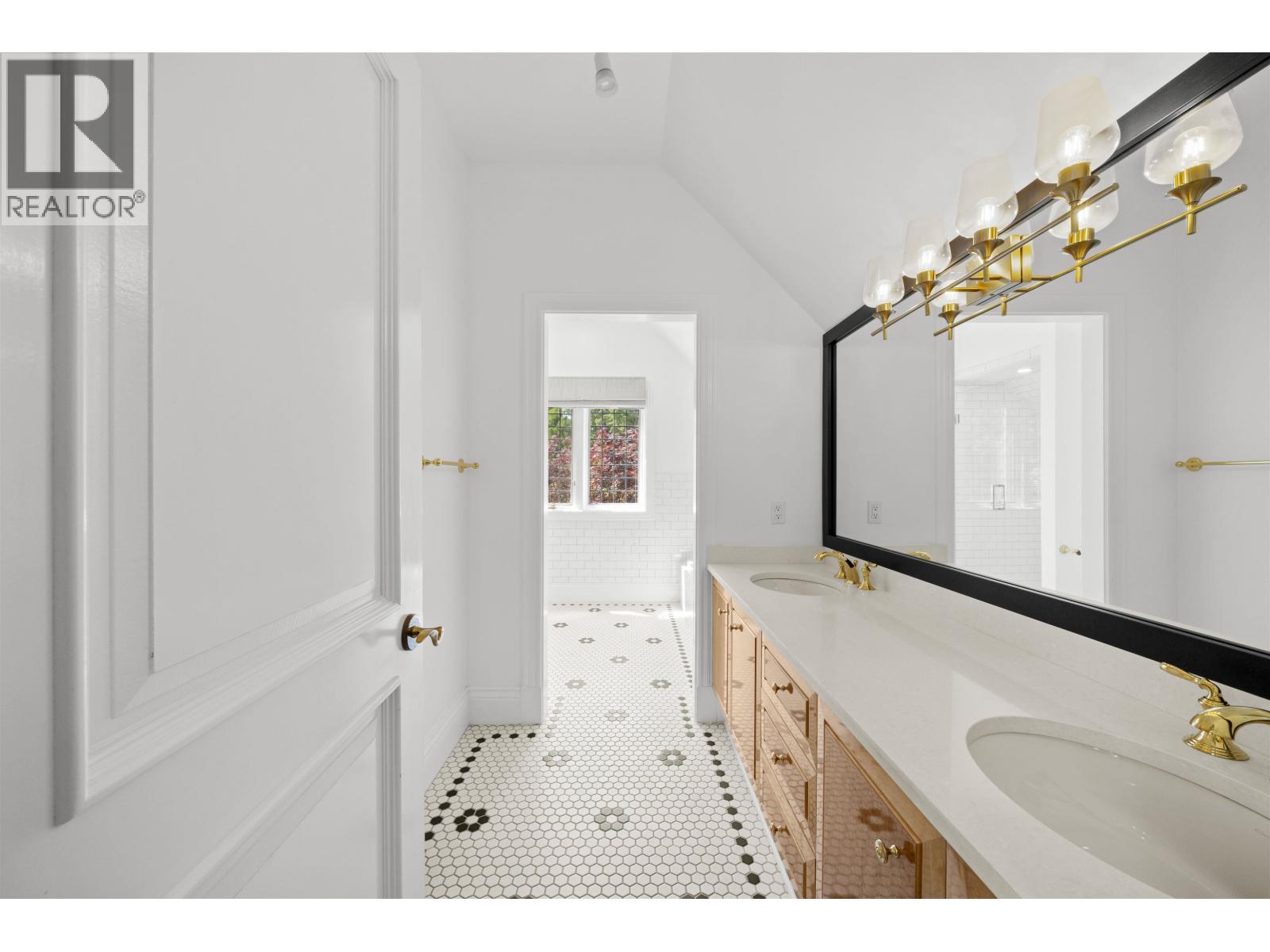 1323 THE CRESCENT, Vancouver