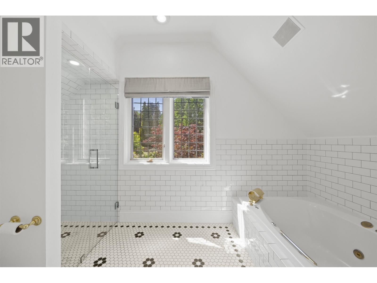 1323 THE CRESCENT, Vancouver