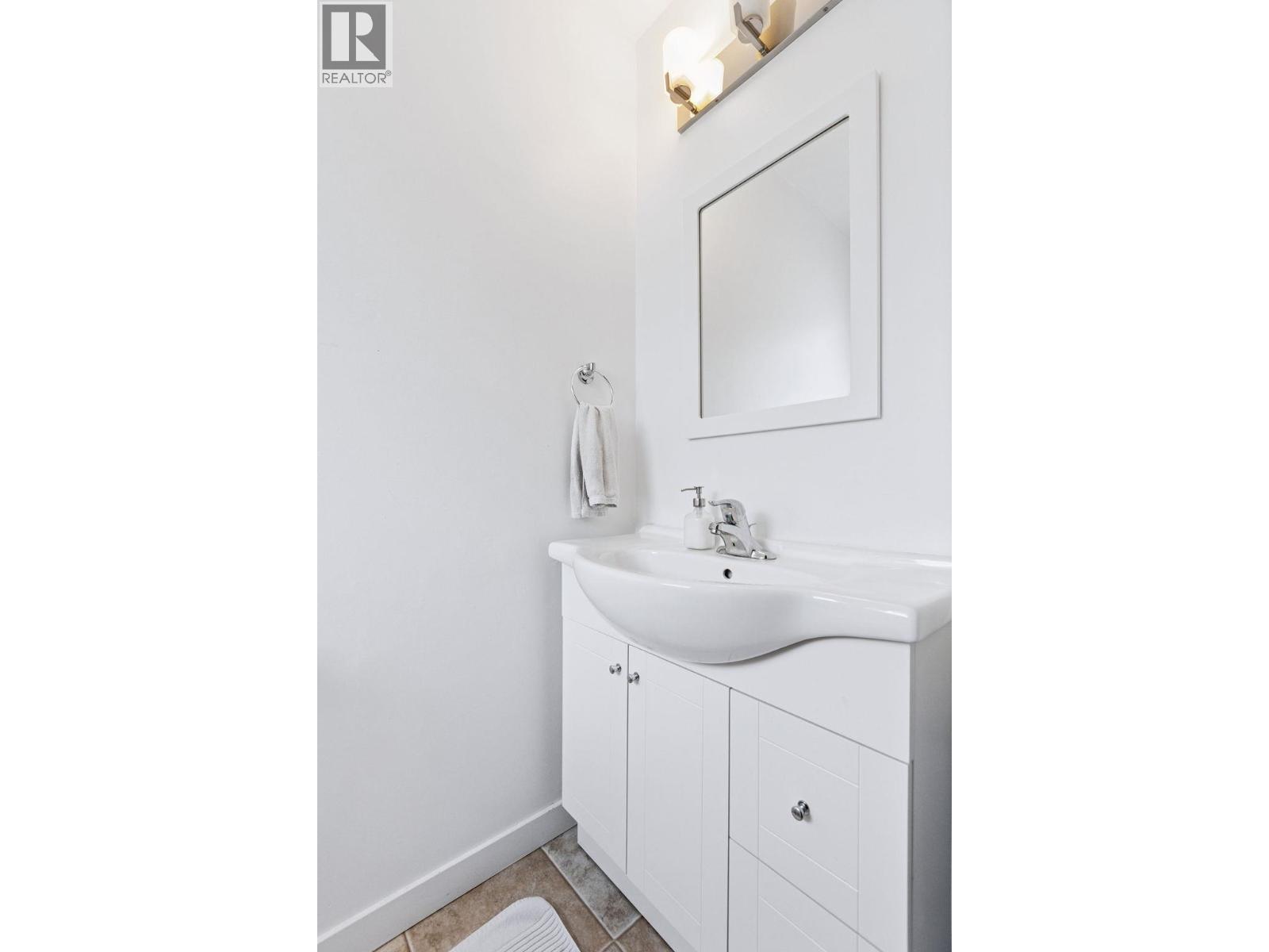 651 E 17TH AVENUE, Vancouver