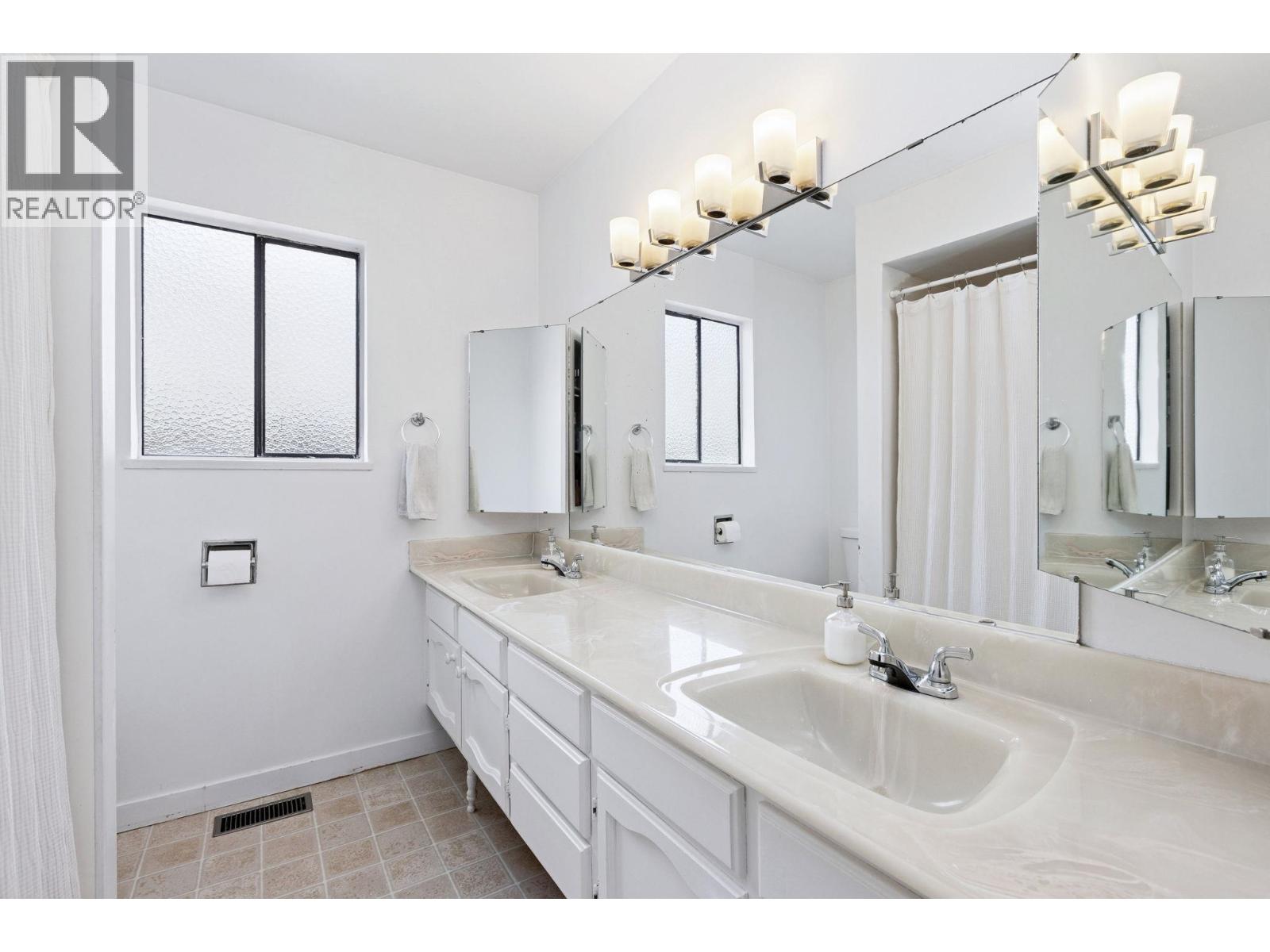 651 E 17TH AVENUE, Vancouver