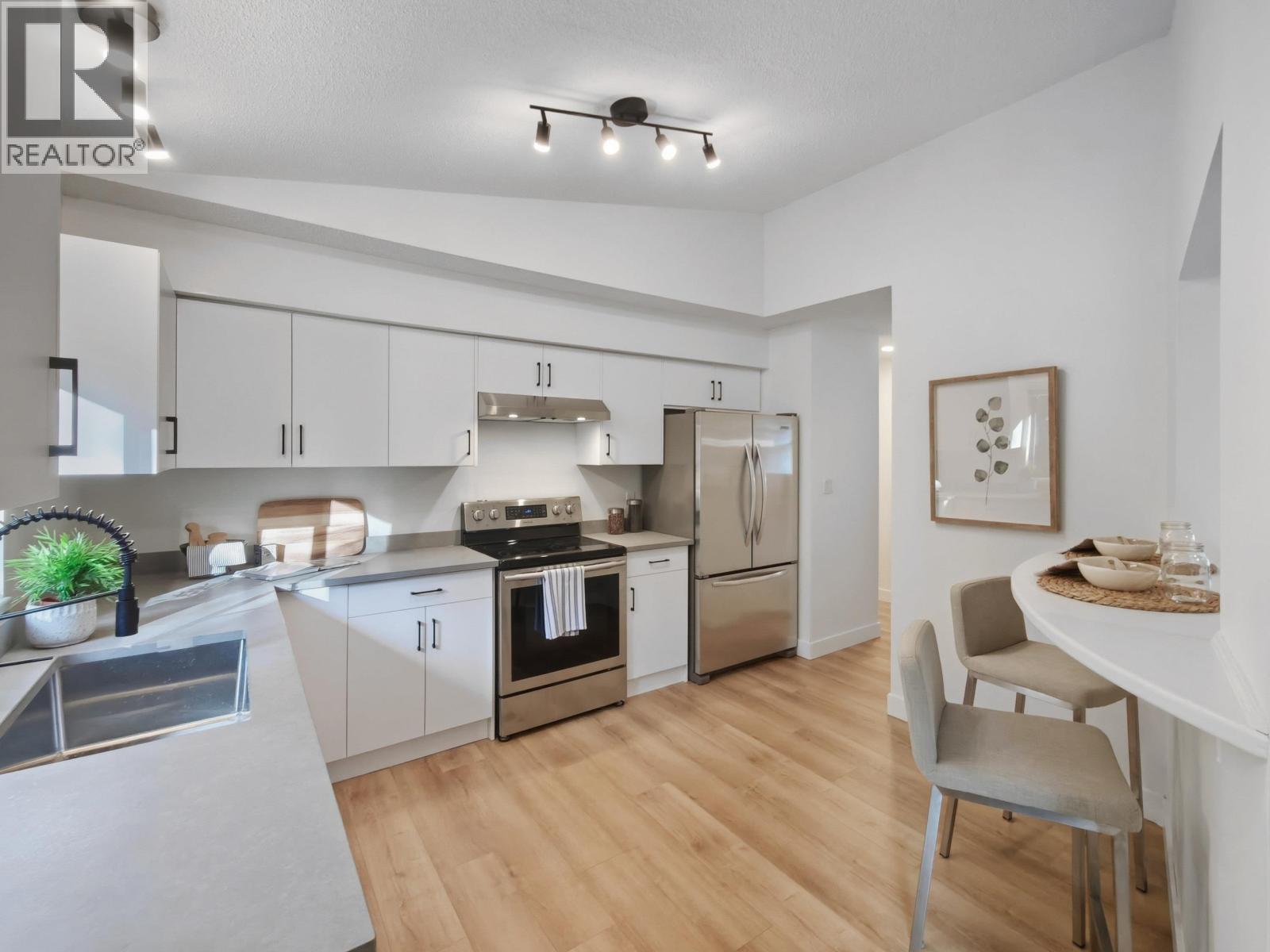 1777 CALEDONIA AVENUE, North Vancouver