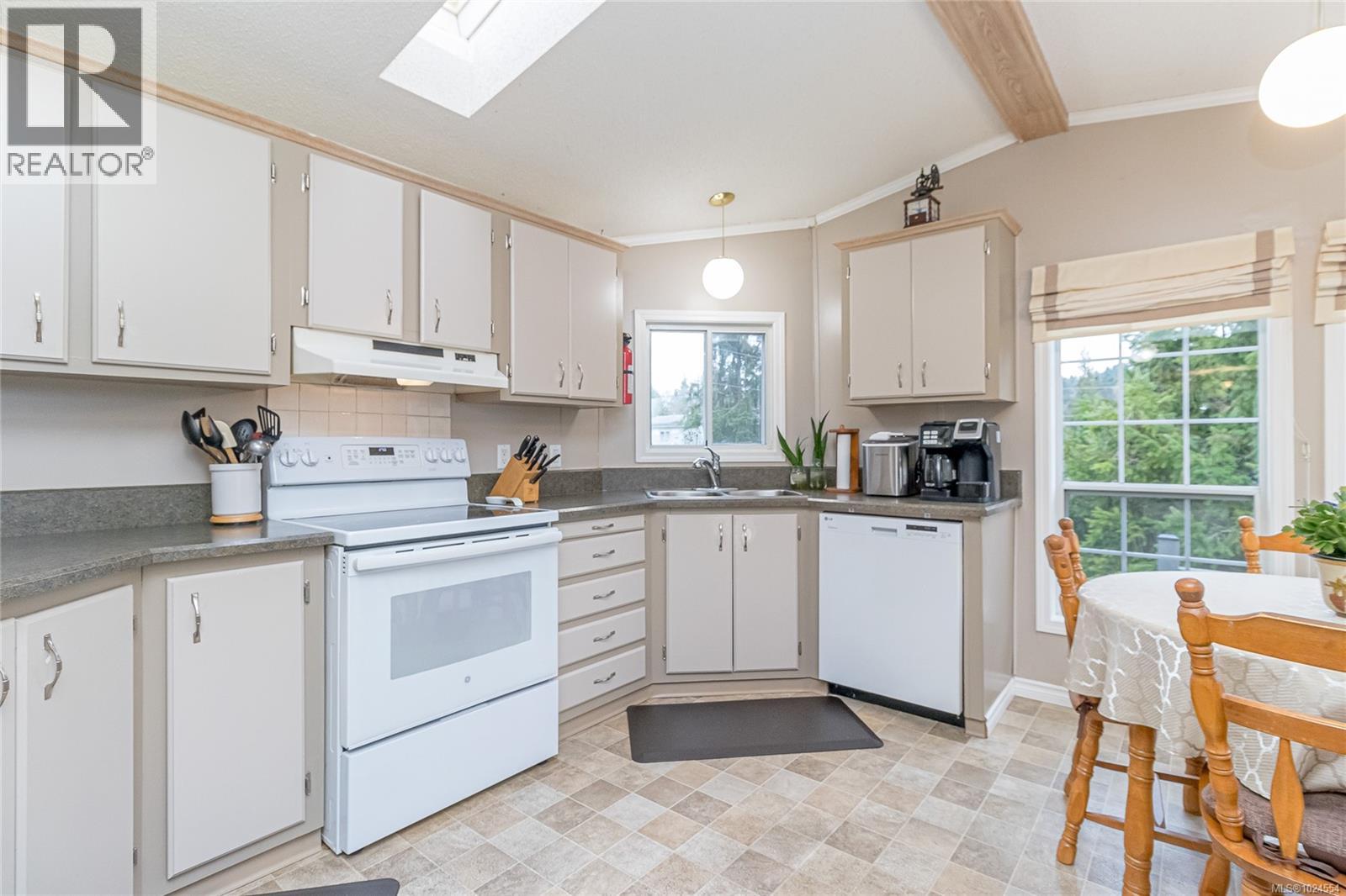 1071 Bourban Rd, Mill Bay