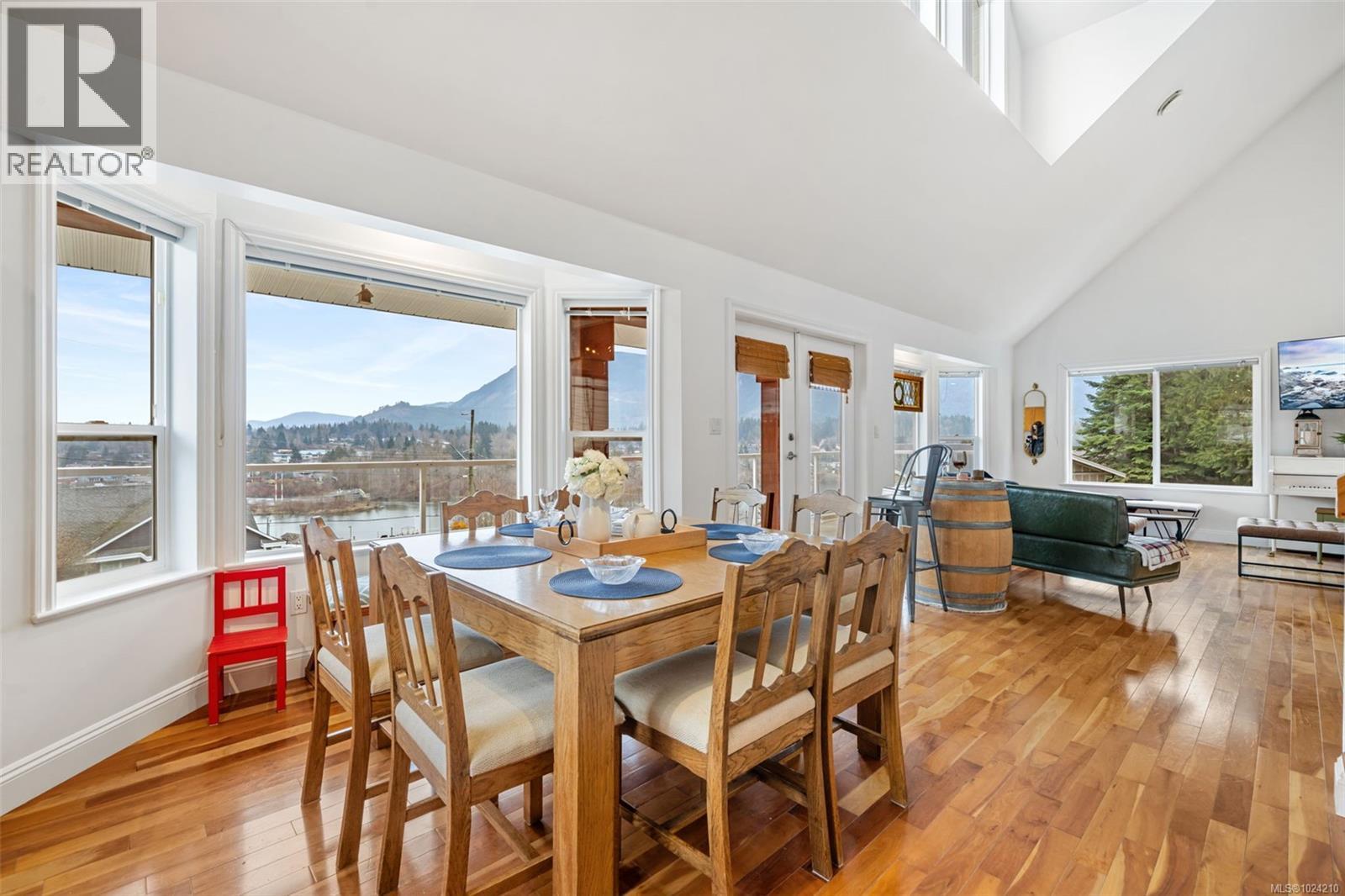 279 Castley Hts, Lake Cowichan