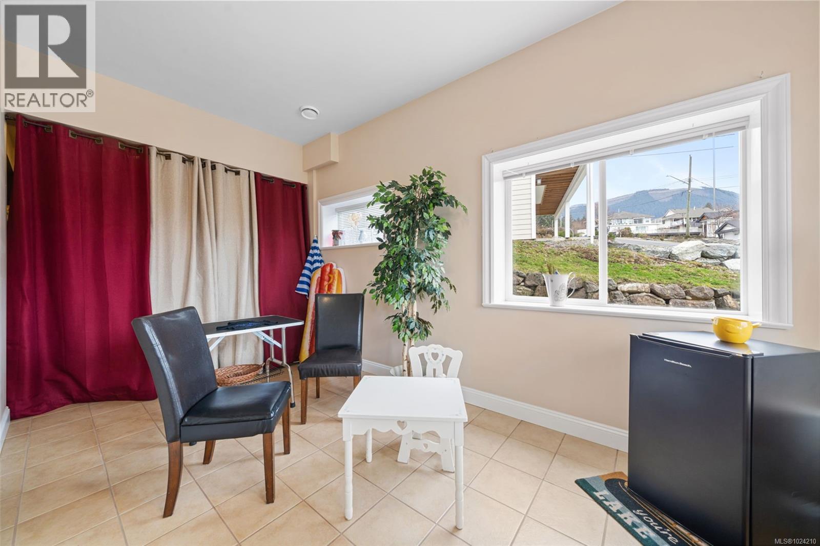 279 Castley Hts, Lake Cowichan