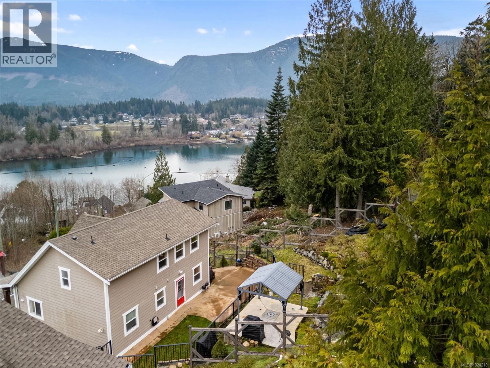 279 Castley Hts, Lake Cowichan