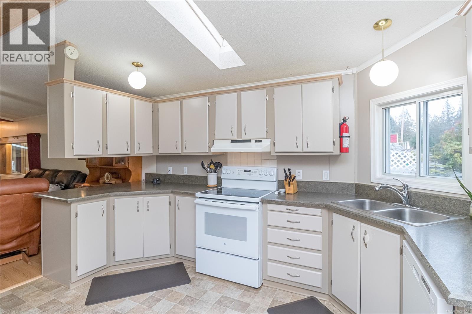 1071 Bourban Rd, Mill Bay