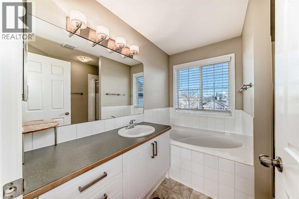 Single Family House for Sale in  Citadel Ridge Close NW Citadel Calgary 