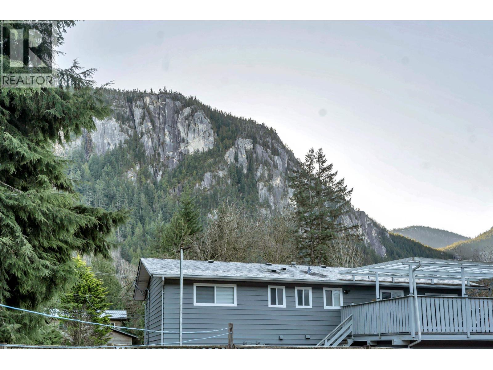 38276 MYRTLEWOOD CRESCENT, Squamish