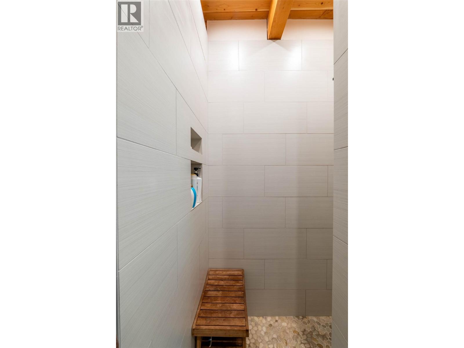 8774 6 Highway, Salmo