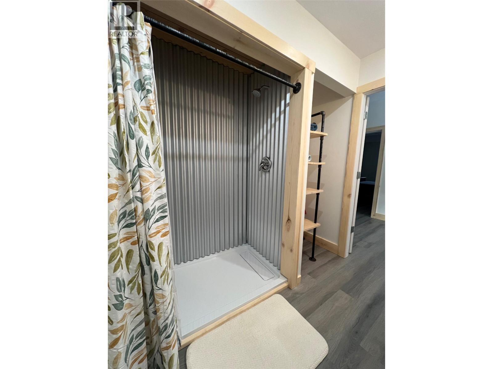 8774 6 Highway, Salmo