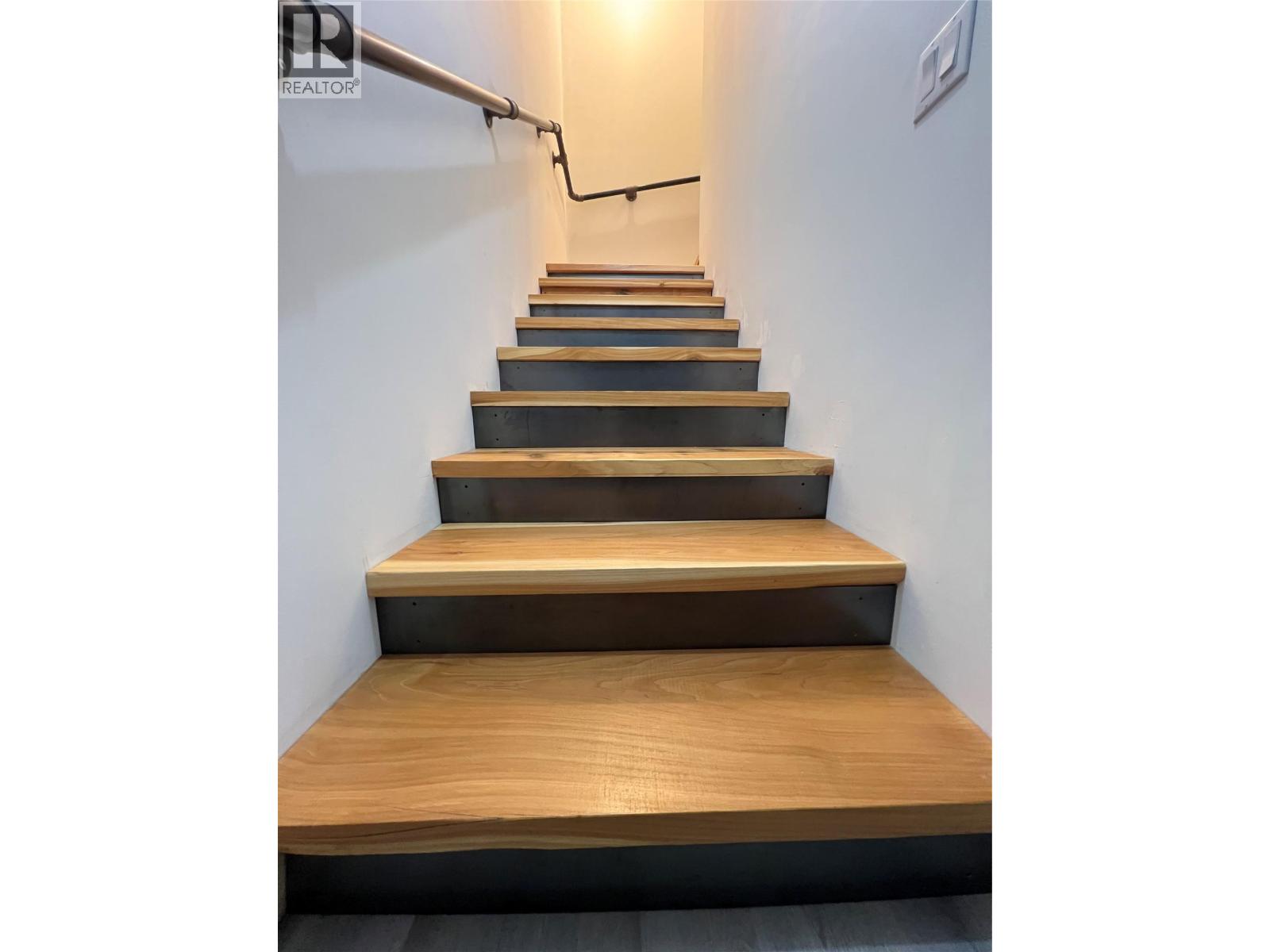 8774 6 Highway, Salmo