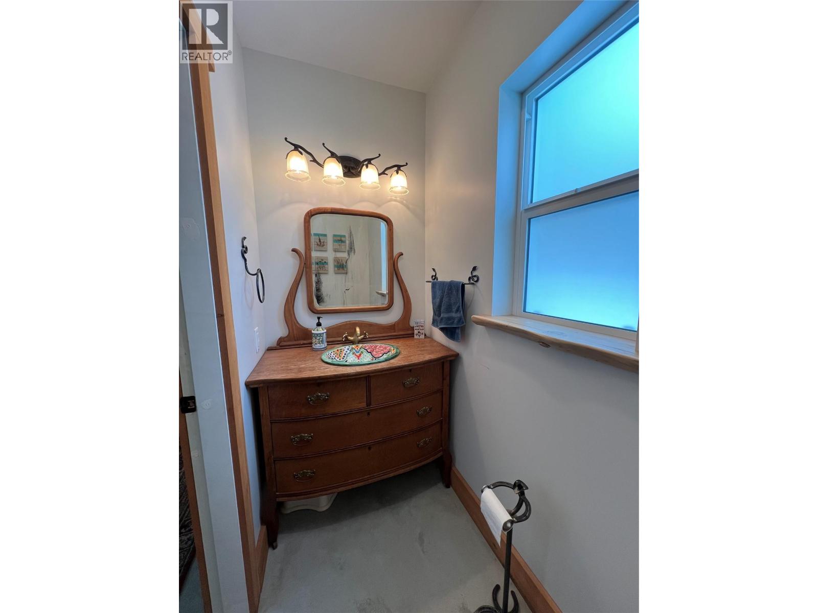 8774 6 Highway, Salmo