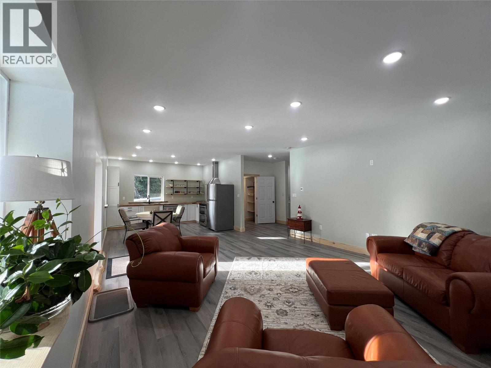 8774 6 Highway, Salmo