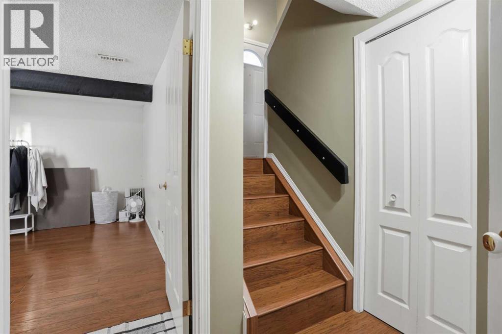 Single Family House Bi-level for Sale in  Pinemont Bay NE Pineridge Calgary 